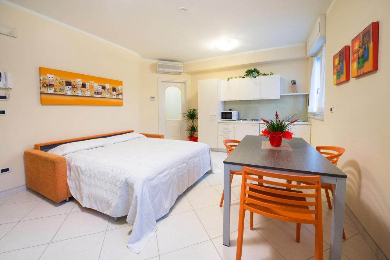 Residence Colombo Виареджо Экстерьер фото