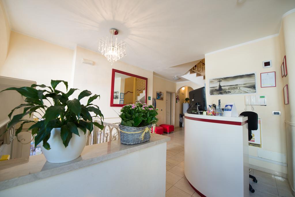 Residence Colombo Виареджо Экстерьер фото