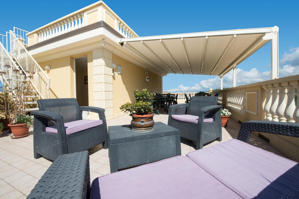Residence Colombo Виареджо Экстерьер фото