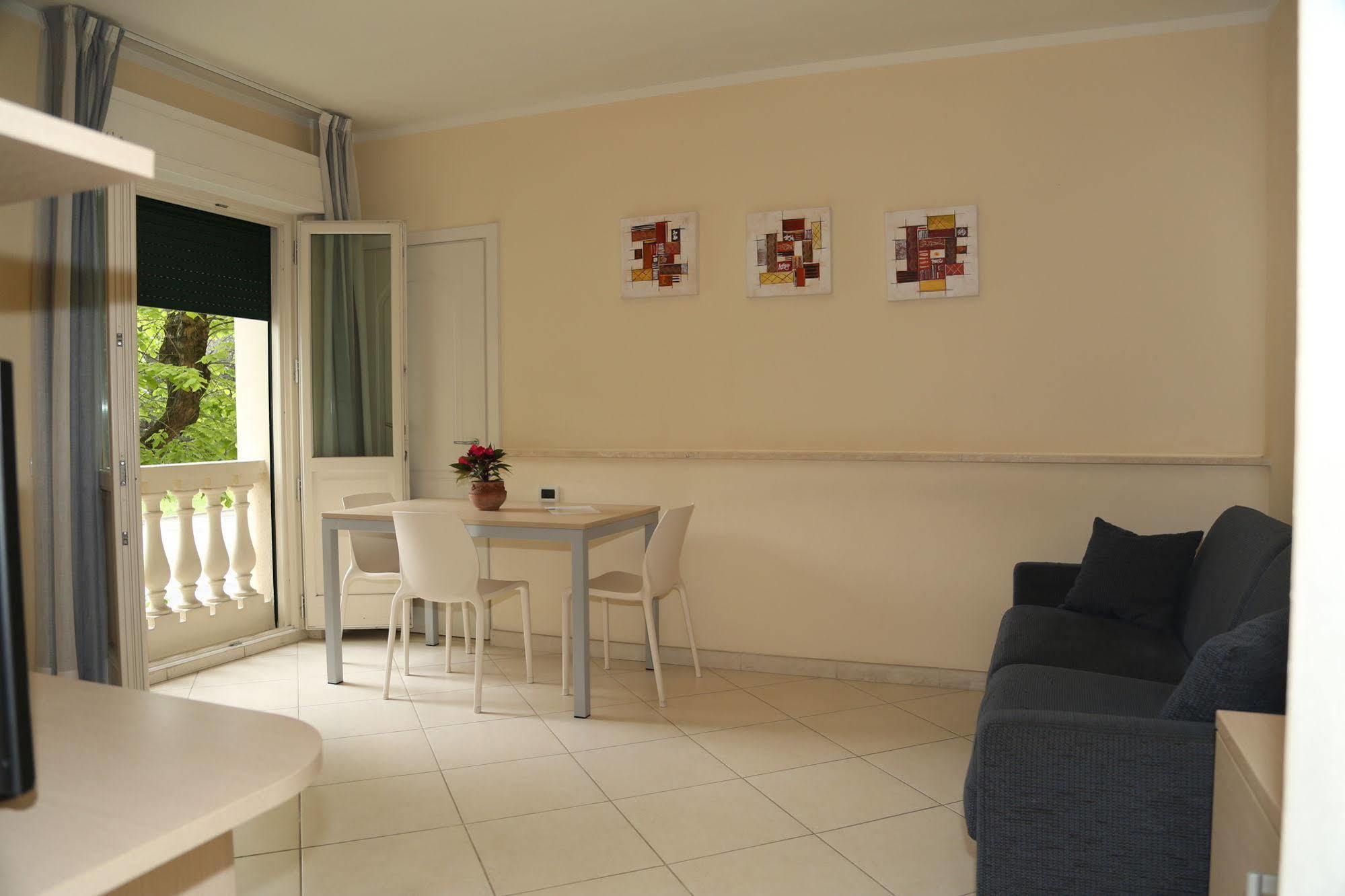Residence Colombo Виареджо Экстерьер фото
